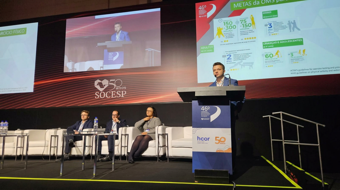 Dr. Francisco Eberth palestrando no púlpito do 46º Congresso SOCESP